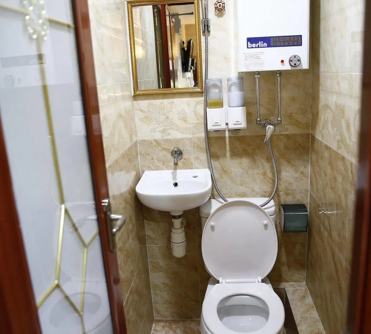 Sandhu Guest House Hongkong 2*,